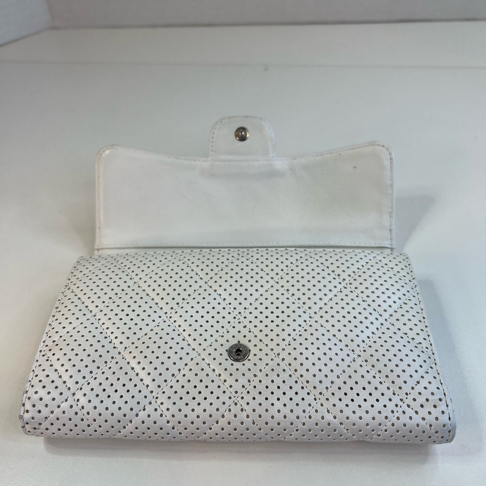 Chanel White Perforated Leather Continental Wallet w/Silver CC Hardware/Logo - Picture 3 of 16